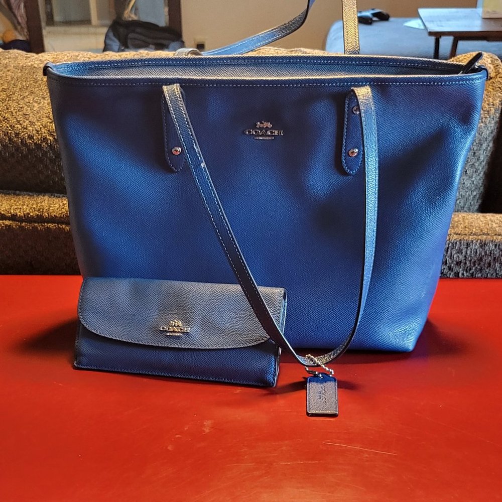 Coach Crossgrain Leather Blue Purse with Matching Wallet